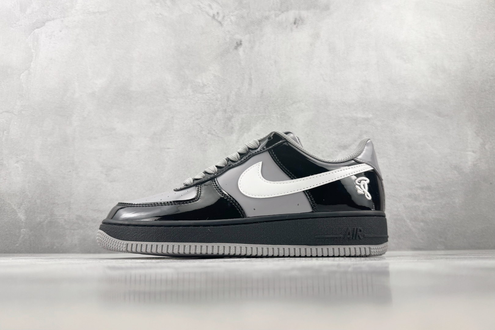 PB 外贸批次 Nike × Central Cee Air Force 1 '07 黑白灰 货号：IO9974-010
