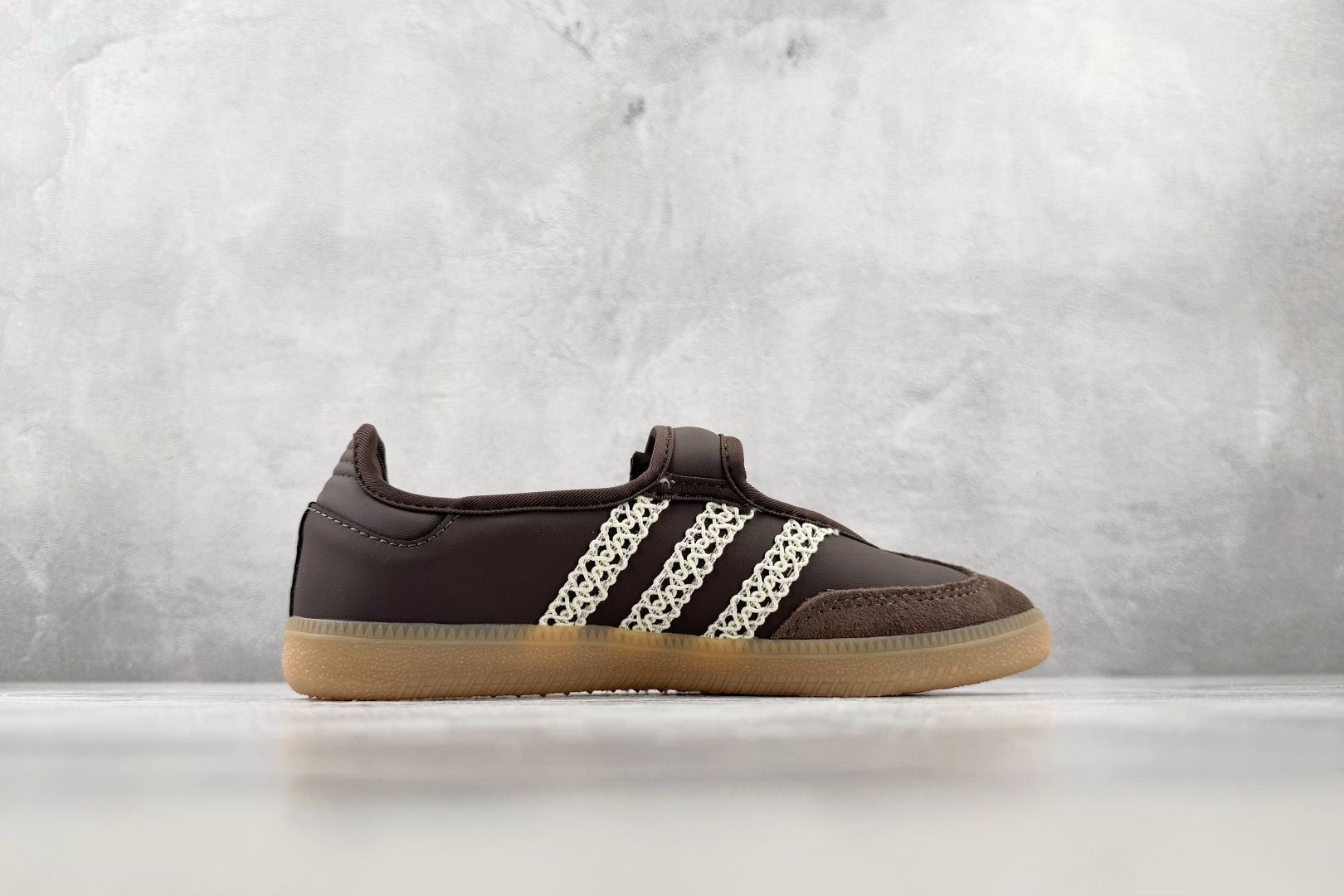 R版 出口订单 adidas originals Samba Jane 棕色 货号：LA4120 尺码：35.5 36 