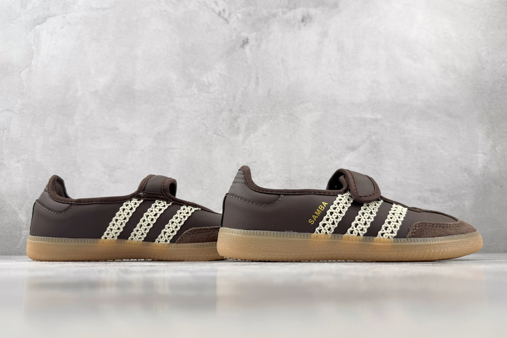 R版 出口订单 adidas originals Samba Jane 棕色 货号：LA4120 尺码：35.5 36 