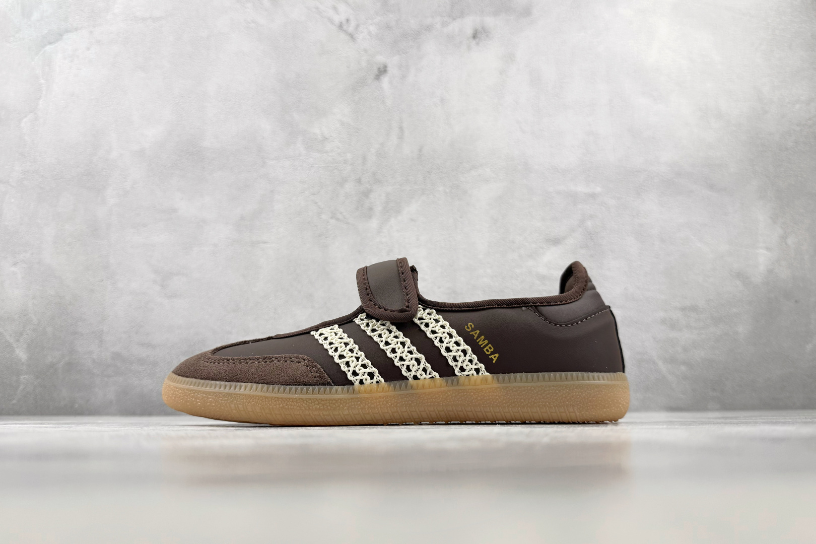 R版 出口订单 adidas originals Samba Jane 棕色 货号：LA4120 尺码：35.5 36 