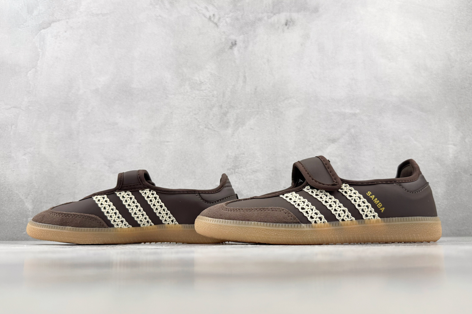 R版 出口订单 adidas originals Samba Jane 棕色 货号：LA4120 尺码：35.5 36 
