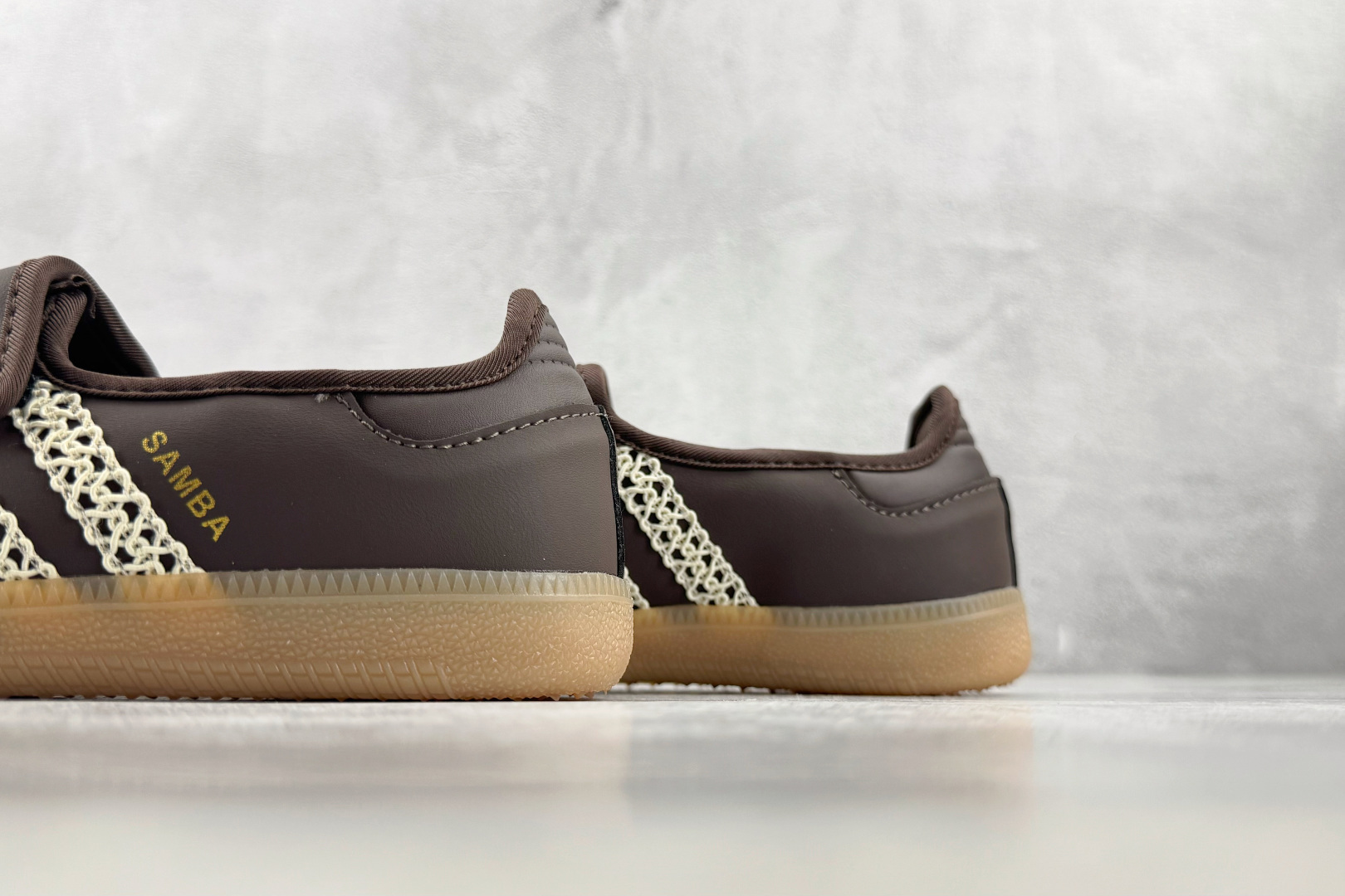 R版 出口订单 adidas originals Samba Jane 棕色 货号：LA4120 尺码：35.5 36 