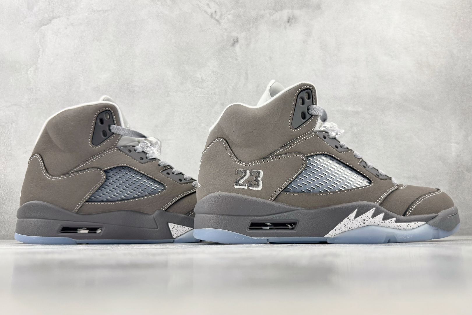 PB 外贸批次 Jordan Air Jordan 5 Retro "Wolf Grey" 狼灰 货号：DD0587-0
