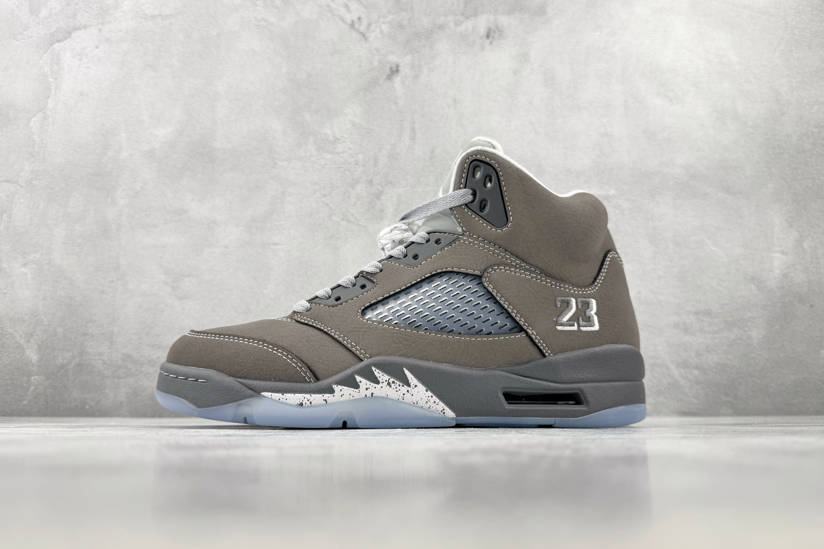 PB 外贸批次 Jordan Air Jordan 5 Retro "Wolf Grey" 狼灰 货号：DD0587-0
