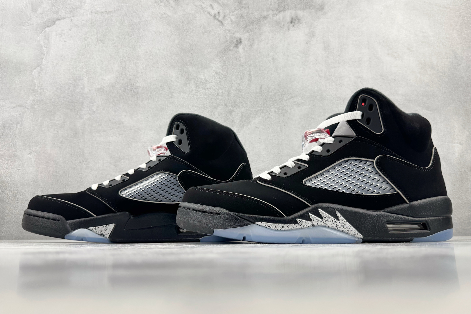PB 外贸批次 Jordan Air Jordan 5 BLACK METALLIC REIMAGINED 黑色 货号: PB 外贸批次 Jordan Air Jordan 5 BLACK METALLIC REIMAGINED 黑色 货号:
