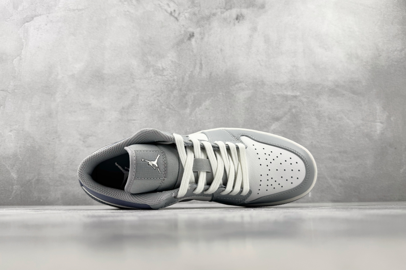 DT  公司级 Jordan Air Jordan 1 白银色 货号：IX5003-101 尺码：35.5 36 36.