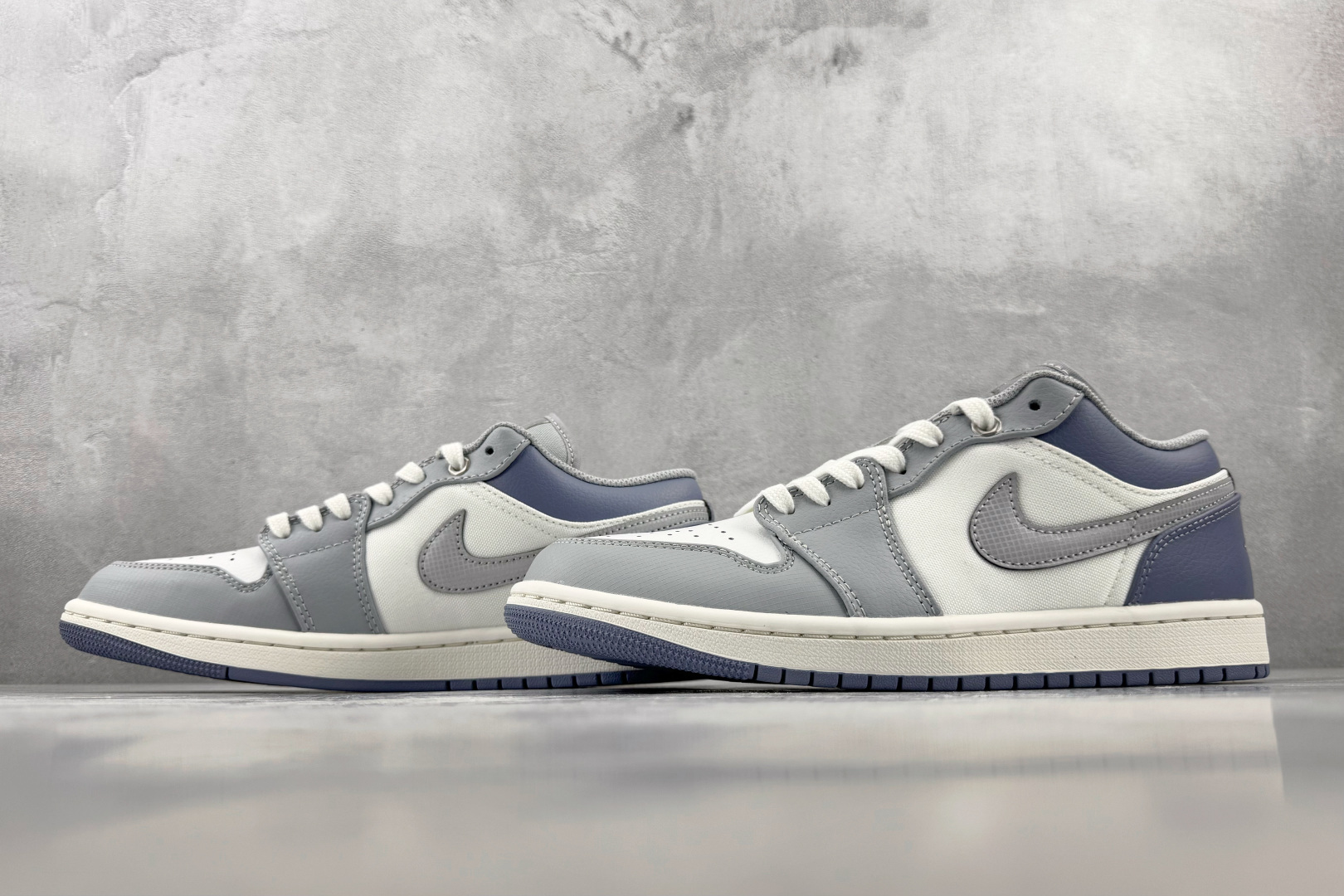DT  公司级 Jordan Air Jordan 1 白银色 货号：IX5003-101 尺码：35.5 36 36.