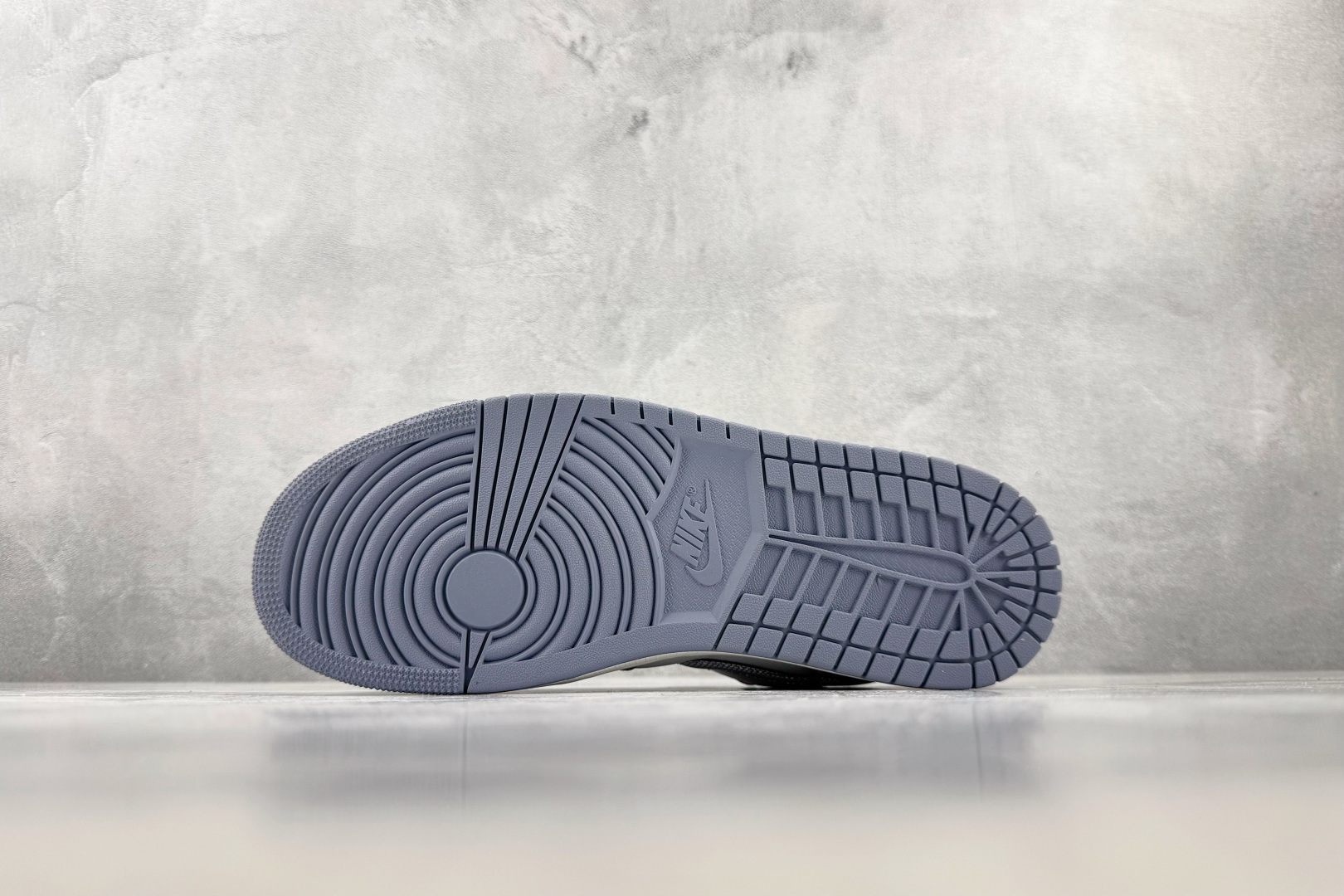 DT  公司级 Jordan Air Jordan 1 白银色 货号：IX5003-101 尺码：35.5 36 36.