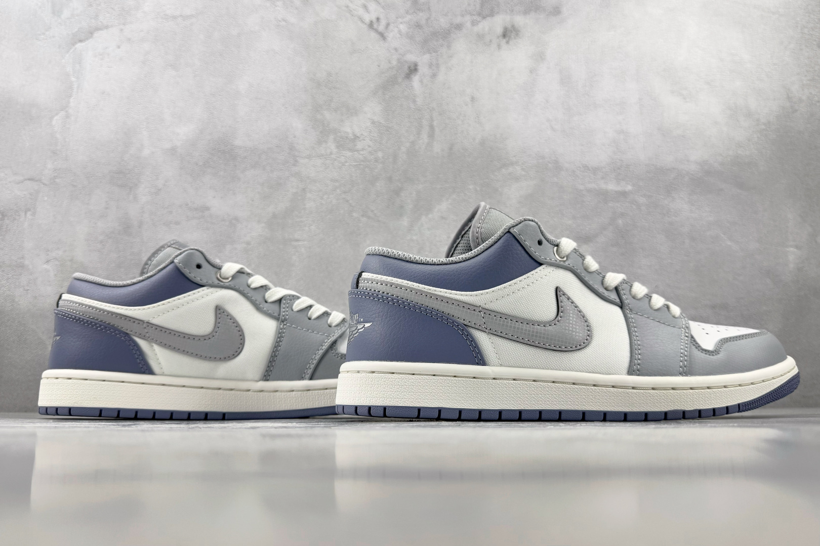 DT  公司级 Jordan Air Jordan 1 白银色 货号：IX5003-101 尺码：35.5 36 36.