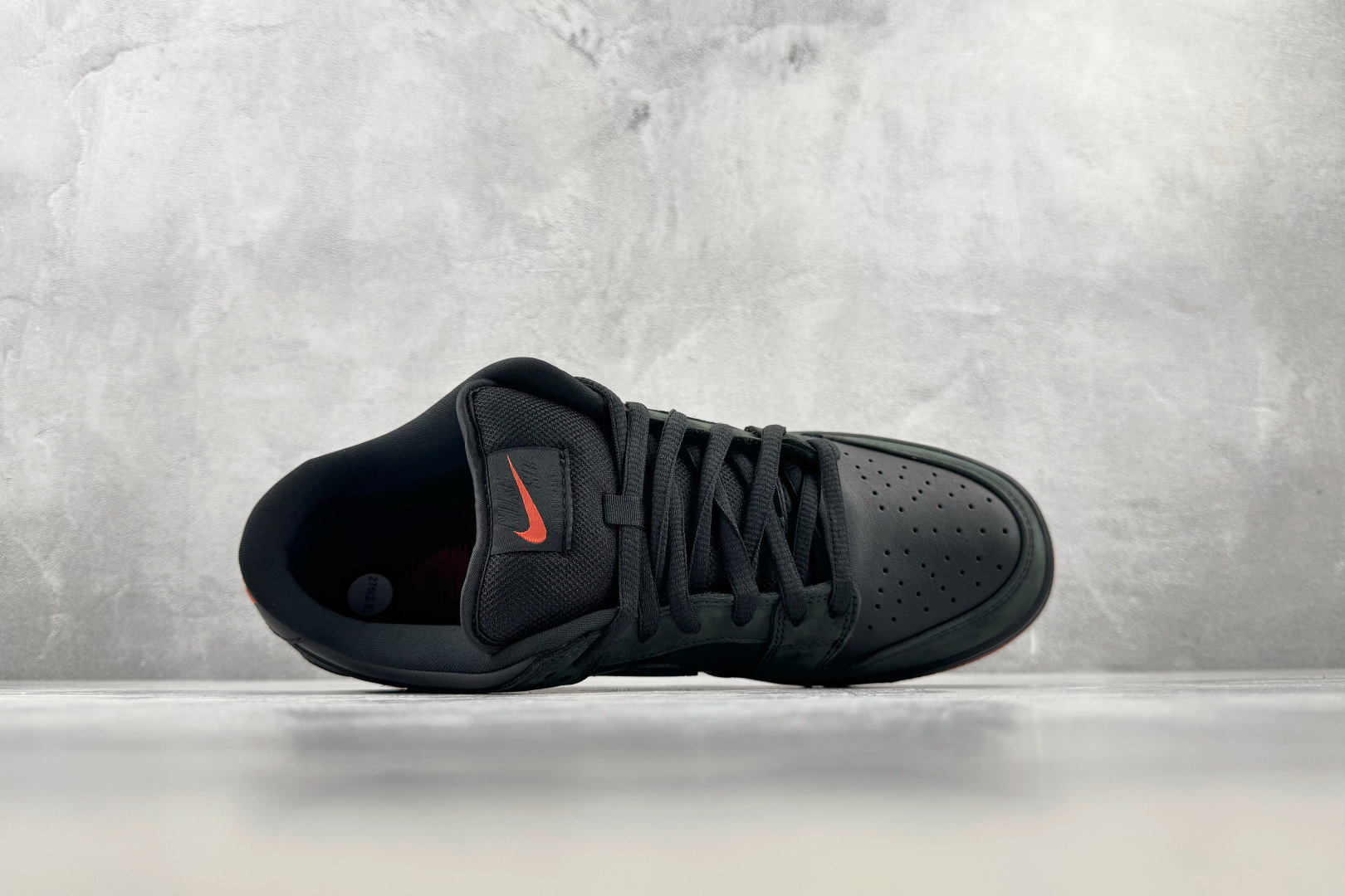 N版 东南亚订单 Nike Dunk SB Black Pigeon 黑鸽子 货号:-008 尺码:36 36.5 N版 东南亚订单 Nike Dunk SB Black Pigeon 黑鸽子 货号:-008 尺码:36 36.5