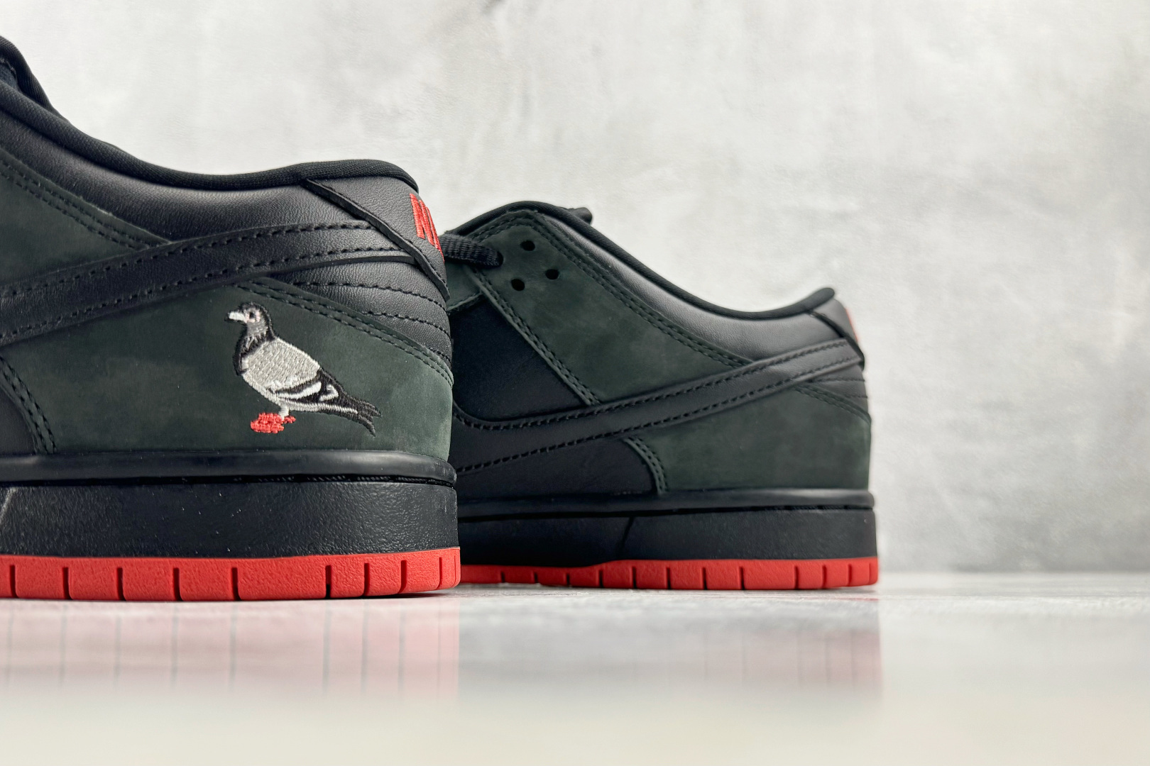 N版 东南亚订单 Nike Dunk SB Black Pigeon 黑鸽子 货号:-008 尺码:36 36.5 N版 东南亚订单 Nike Dunk SB Black Pigeon 黑鸽子 货号:-008 尺码:36 36.5