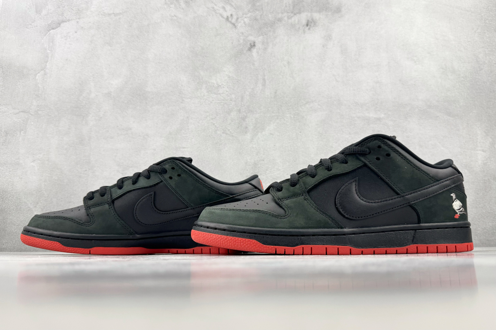 N版 东南亚订单 Nike Dunk SB Black Pigeon 黑鸽子 货号:-008 尺码:36 36.5 N版 东南亚订单 Nike Dunk SB Black Pigeon 黑鸽子 货号:-008 尺码:36 36.5