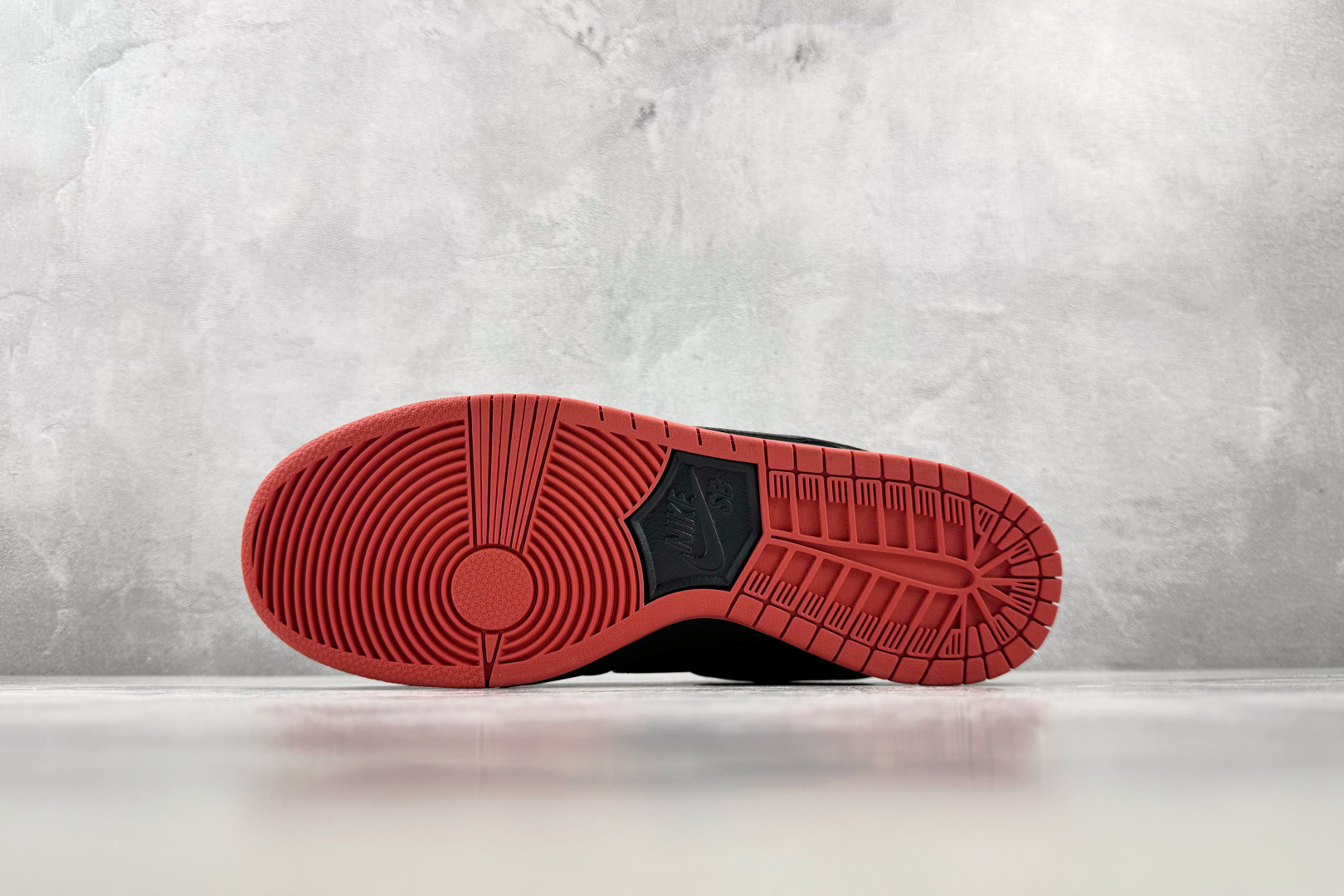 N版 东南亚订单 Nike Dunk SB Black Pigeon 黑鸽子 货号:-008 尺码:36 36.5 N版 东南亚订单 Nike Dunk SB Black Pigeon 黑鸽子 货号:-008 尺码:36 36.5