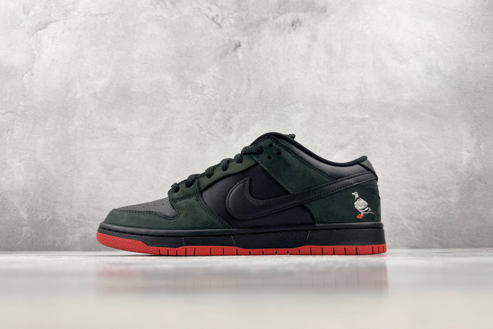 N版  东南亚订单  Nike Dunk SB Black Pigeon 黑鸽子 货号：-008 尺码：36 36.5 