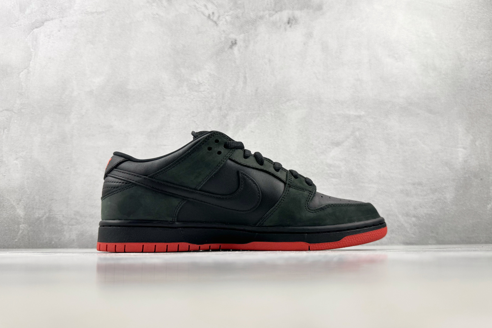 N版 东南亚订单 Nike Dunk SB Black Pigeon 黑鸽子 货号:-008 尺码:36 36.5 N版 东南亚订单 Nike Dunk SB Black Pigeon 黑鸽子 货号:-008 尺码:36 36.5