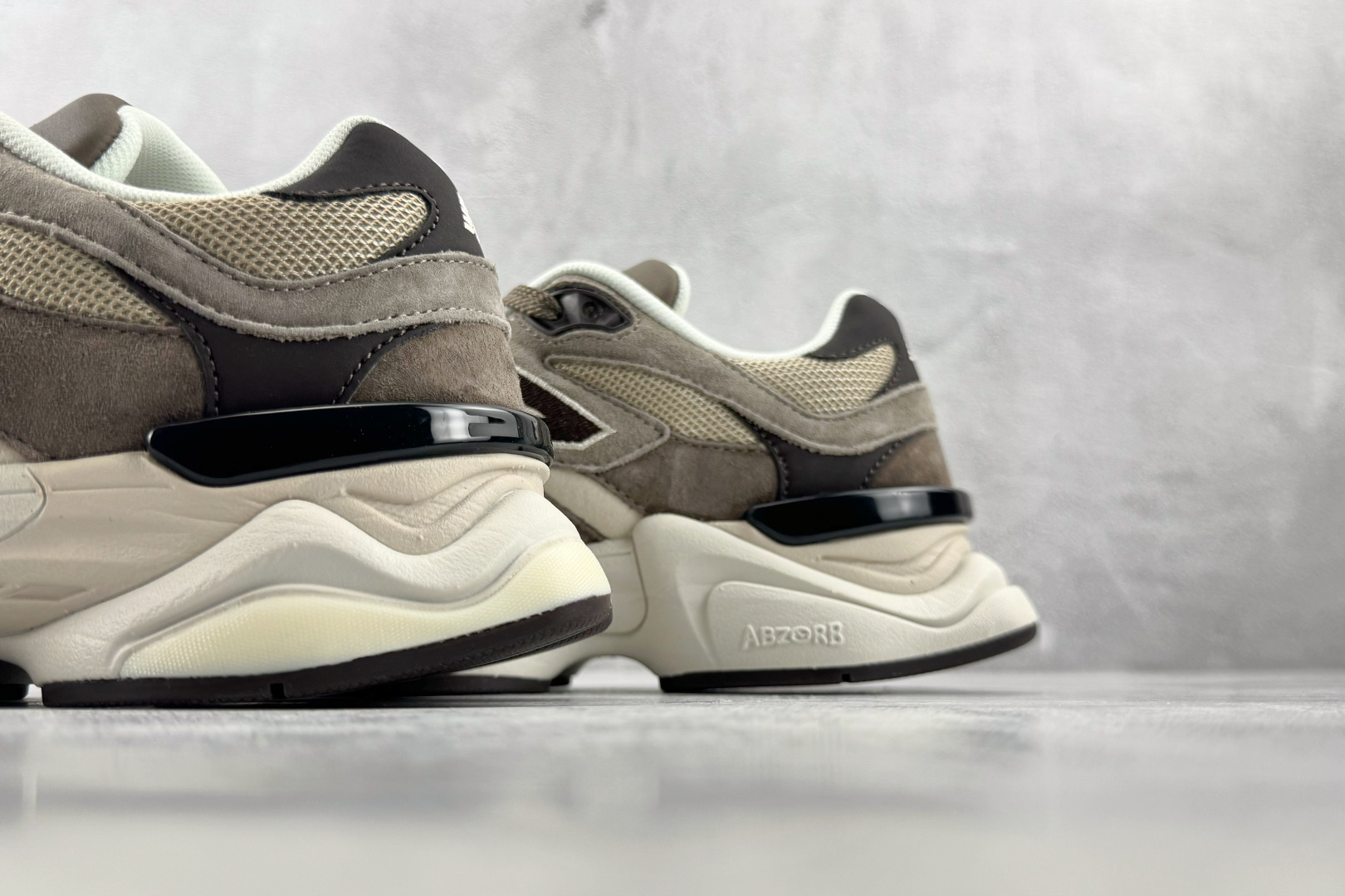 C 版 大厂出品 New Balance NB 9060 褐白色 货号：U90602JK 尺码：36 36.5 37 3