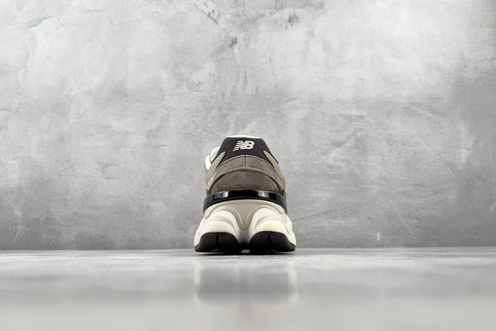 C 版 大厂出品 New Balance NB 9060 褐白色 货号：U90602JK 尺码：36 36.5 37 3