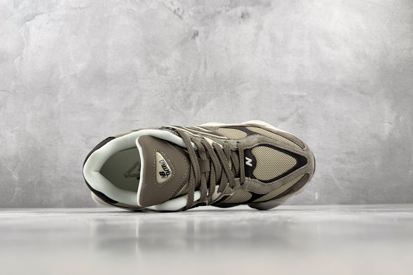 C 版 大厂出品 New Balance NB 9060 褐白色 货号：U90602JK 尺码：36 36.5 37 3