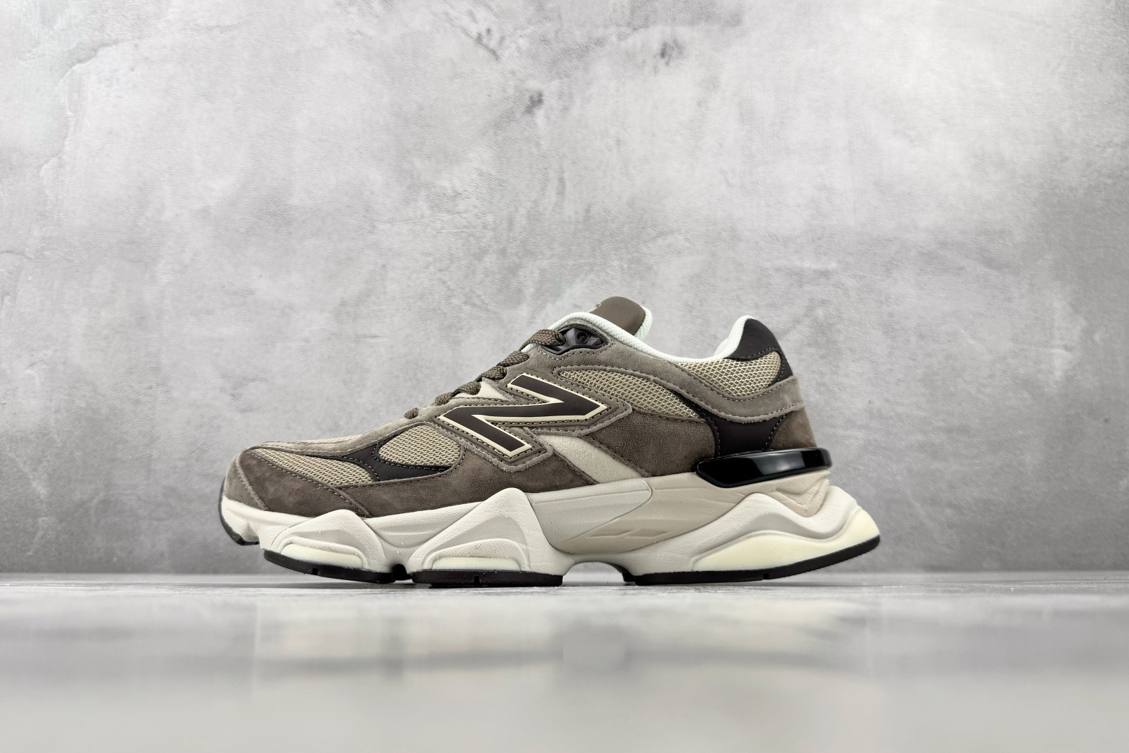 C 版 大厂出品 New Balance NB 9060 褐白色 货号：U90602JK 尺码：36 36.5 37 3