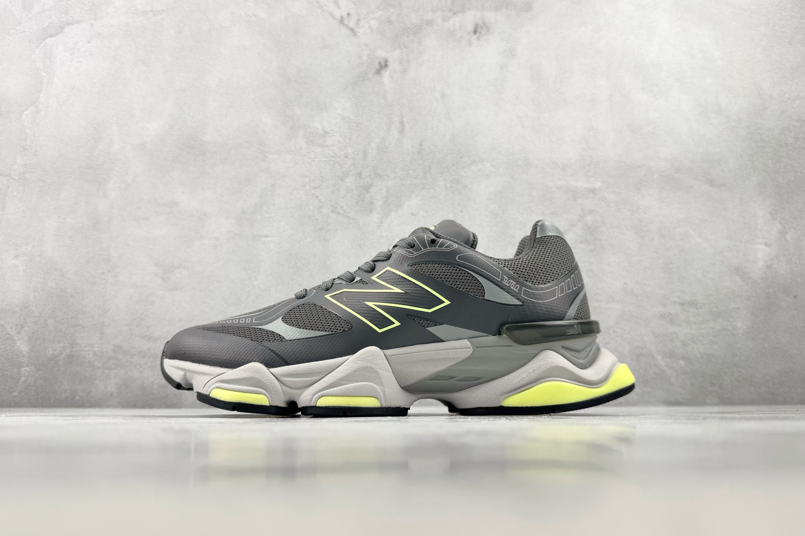 C 版 大厂出品 New Balance NB 9060 灰绿 货号：UH 尺码：36 36.5 37 38.5 39 