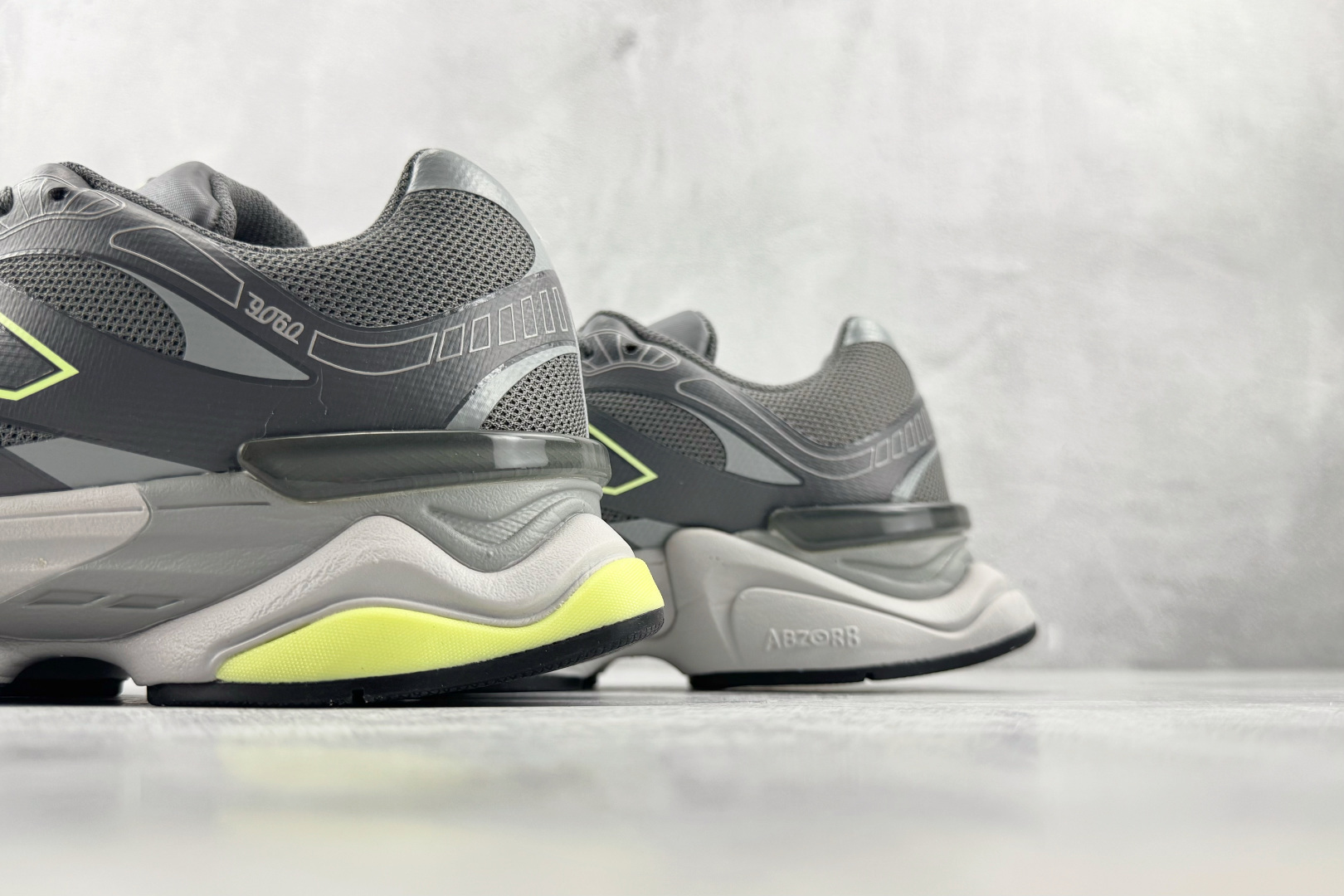 C 版 大厂出品 New Balance NB 9060 灰绿 货号：UH 尺码：36 36.5 37 38.5 39 