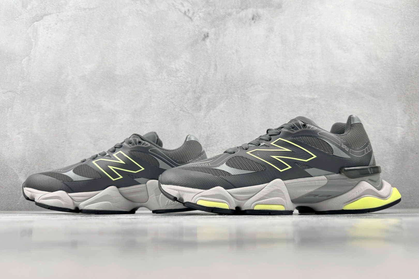 C 版 大厂出品 New Balance NB 9060 灰绿 货号：UH 尺码：36 36.5 37 38.5 39 