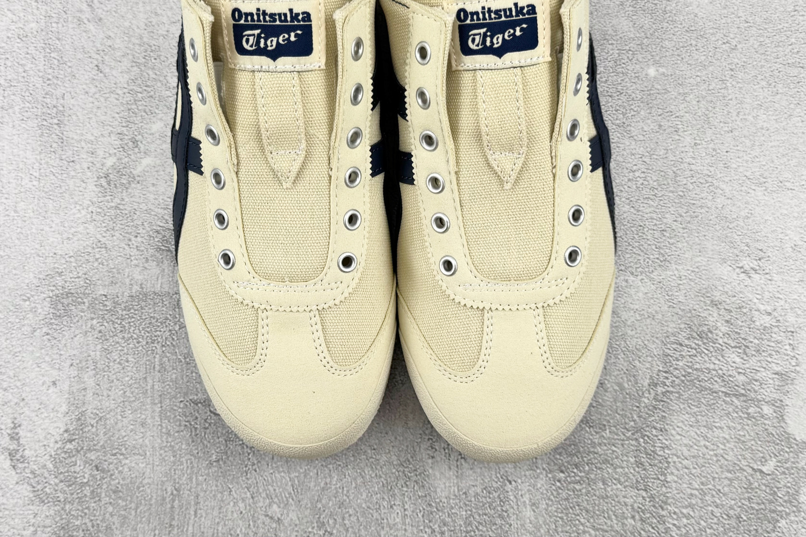 OT 头层 Onitsuka Tiger鬼塚虎 MEXICO 66 PARATY 米蓝色 货号：1183C233-250
