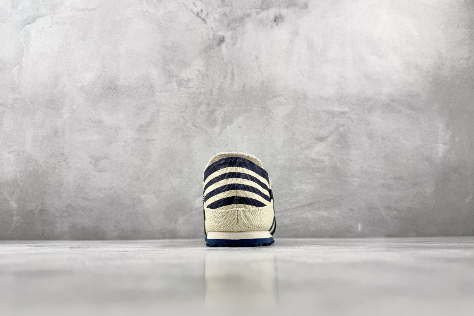 OT 头层 Onitsuka Tiger鬼塚虎 MEXICO 66 PARATY 米蓝色 货号：1183C233-250