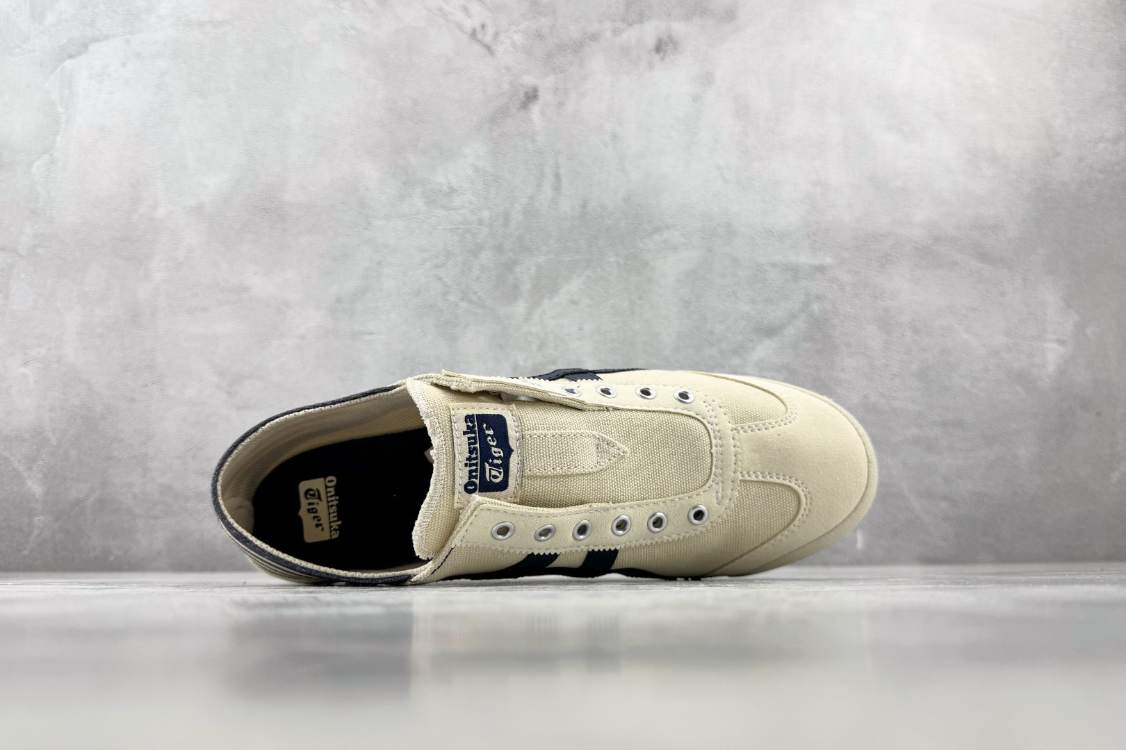OT 头层 Onitsuka Tiger鬼塚虎 MEXICO 66 PARATY 米蓝色 货号：1183C233-250