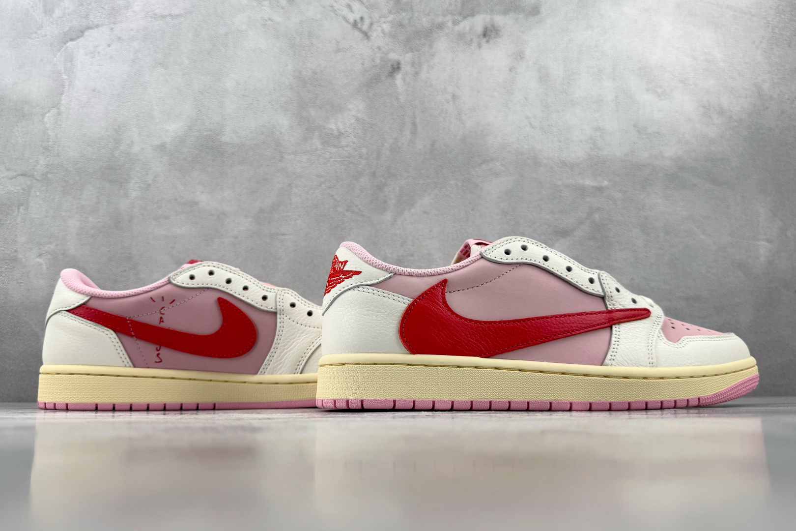 GX 顶级纯原 完美复刻 Jordan × Travis Scott Air Jordan 1 Low OG 粉倒钩 T