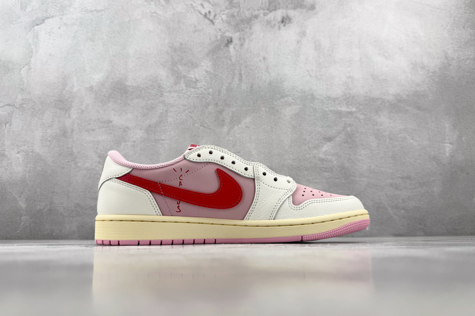GX 顶级纯原 完美复刻 Jordan × Travis Scott Air Jordan 1 Low OG 粉倒钩 T