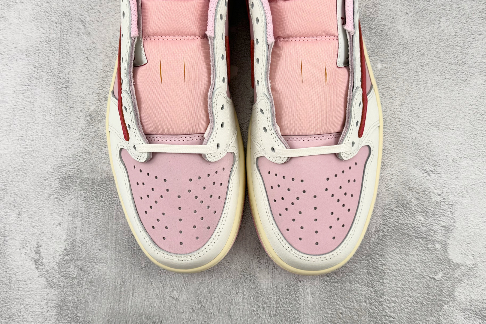 GX 顶级纯原 完美复刻 Jordan × Travis Scott Air Jordan 1 Low OG 粉倒钩 T