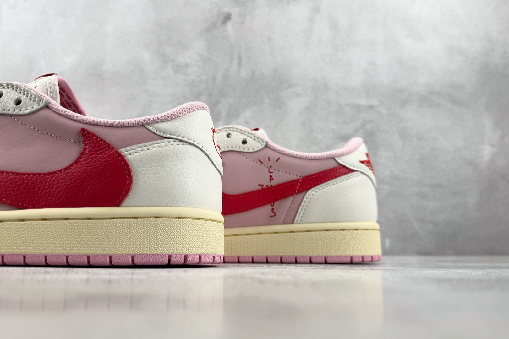 GX 顶级纯原 完美复刻 Jordan × Travis Scott Air Jordan 1 Low OG 粉倒钩 T