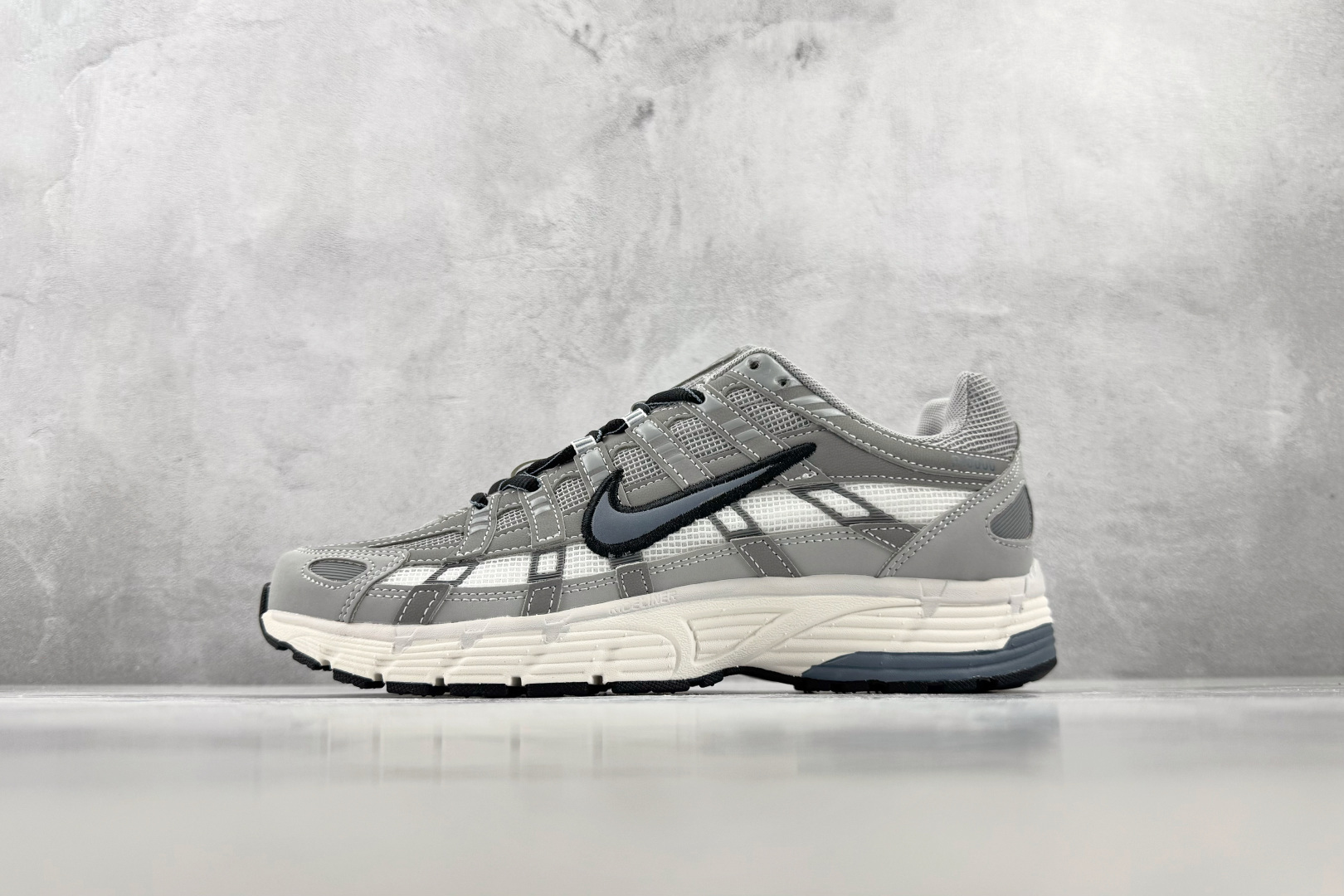 HN Nike P-6000 烟灰蓝 货号：IR5279 003 尺码：36 36.5 37 38.5 39 40 40