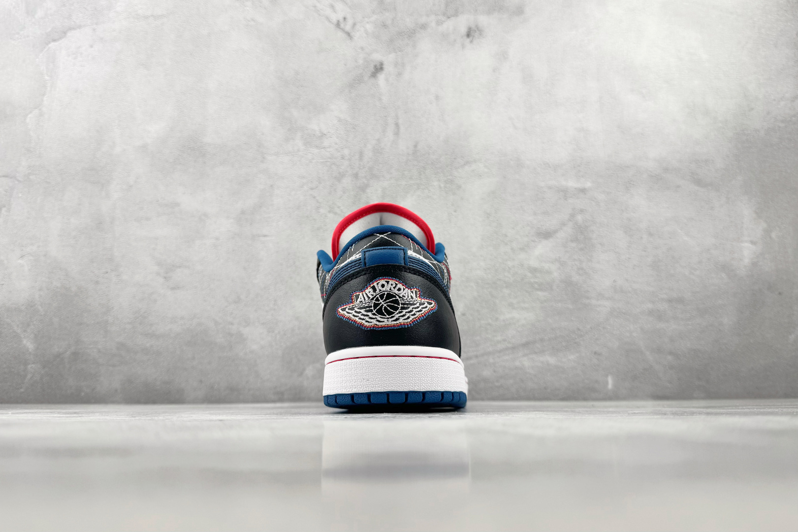 Mok Jordan Air Jordan 1 白黑色 货号:FV3622-141 尺码:36 36.5 37.5 3 Mok Jordan Air Jordan 1 白黑色 货号:FV3622-141 尺码:36 36.5 37.5 3