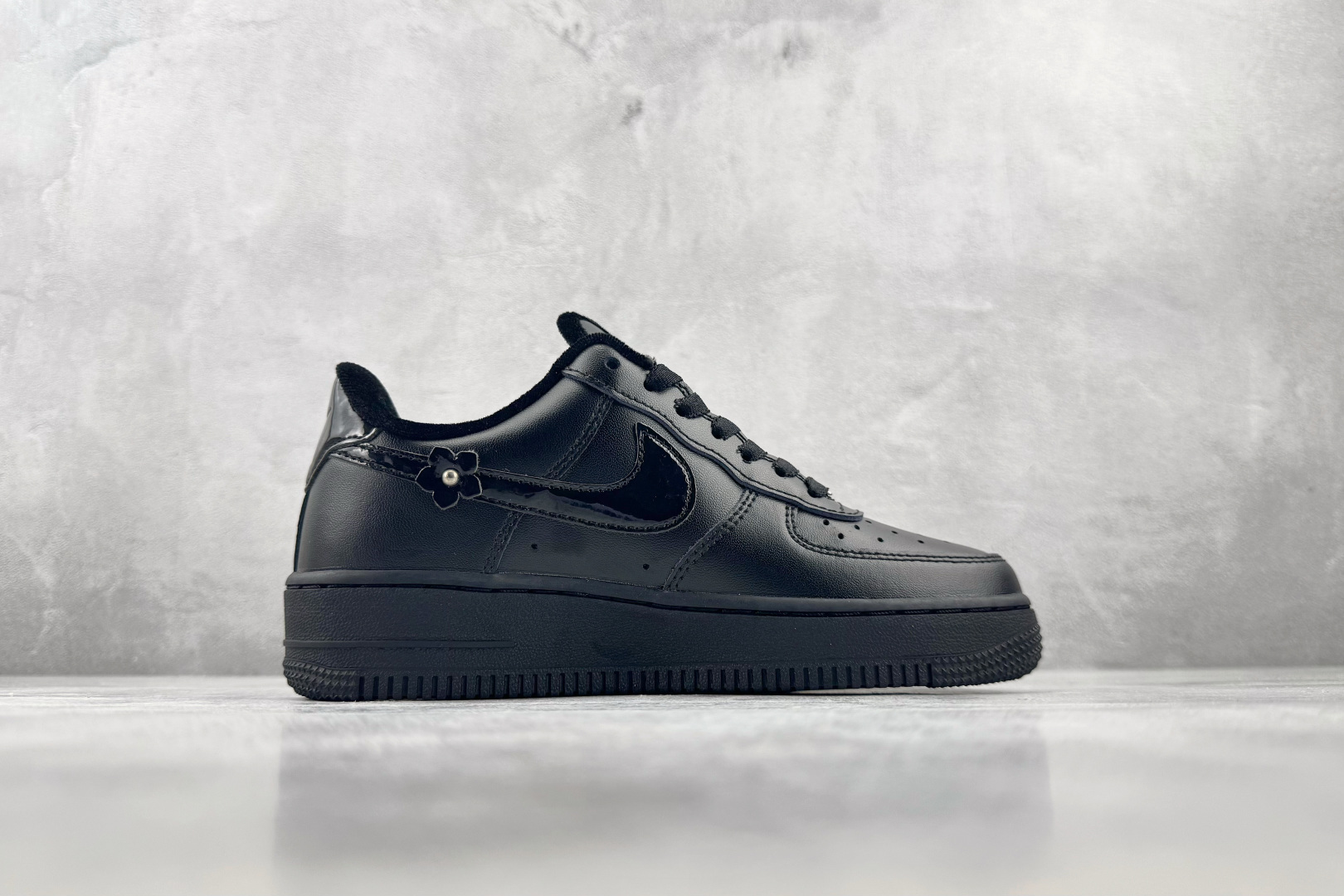 3A Nike Air Force 1 '07 黑色 货号：IR8637-001 尺码：36 36.5 37 38.5 