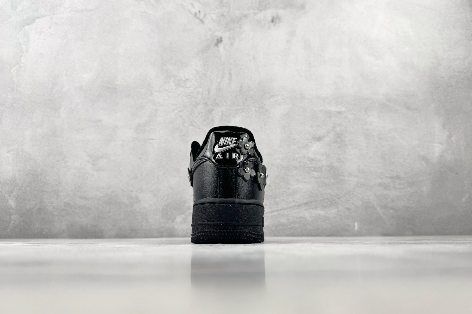 3A Nike Air Force 1 '07 黑色 货号：IR8637-001 尺码：36 36.5 37 38.5 