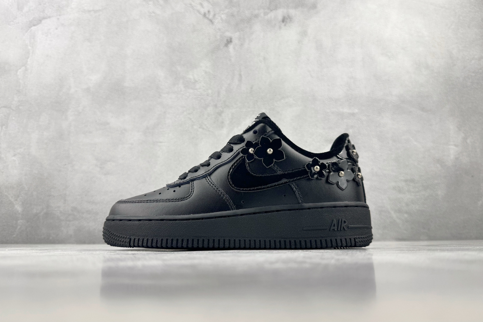 3A Nike Air Force 1 '07 黑色 货号：IR8637-001 尺码：36 36.5 37 38.5 