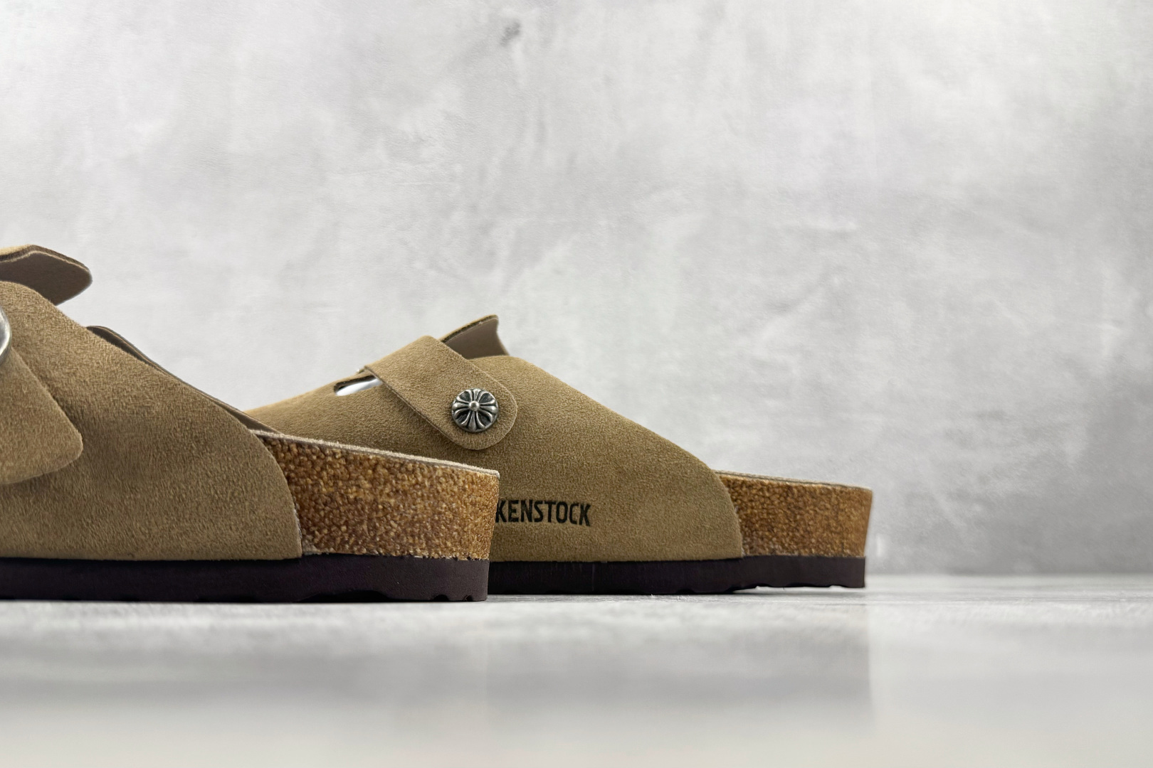 莞产 Birkenstock BS Chrome Hearts 卡其 货号: 尺码:39 40 40.5 41 42 莞产 Birkenstock BS Chrome Hearts 卡其 货号: 尺码:39 40 40.5 41 42