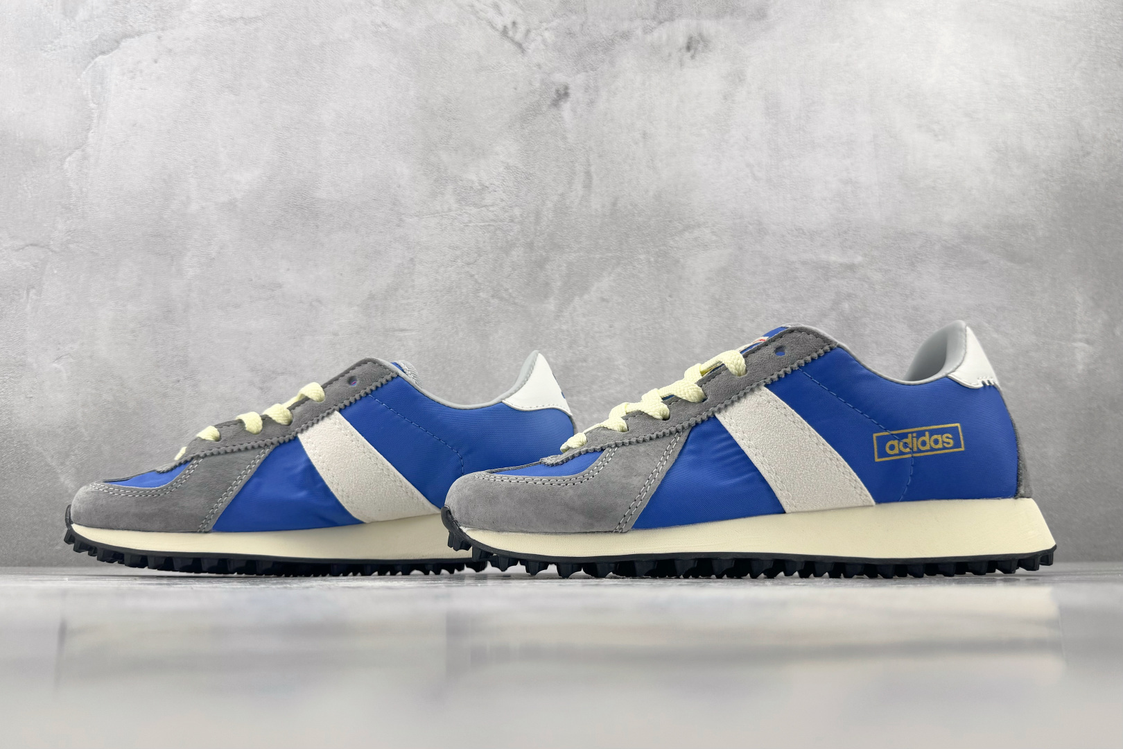 R 版出口订单 adidas originals BW RUN 蓝色 货号：KH6075 尺码：35.5 36 36.5