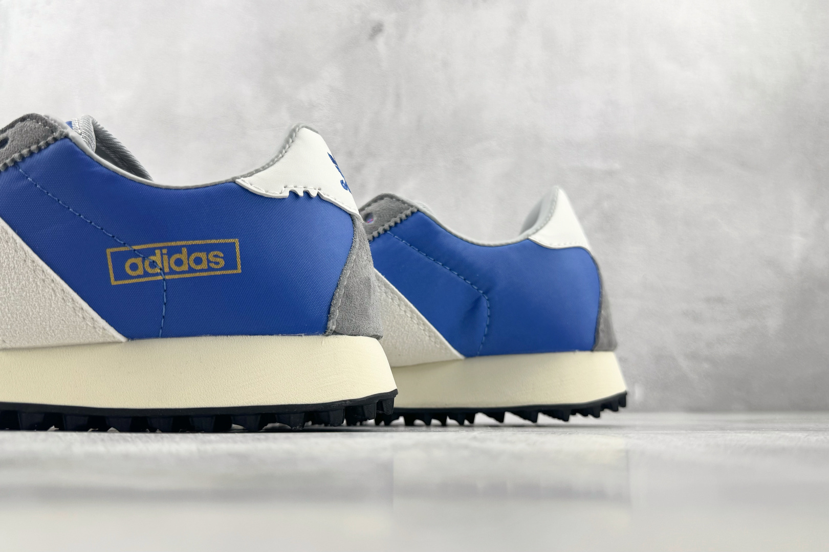 R 版出口订单 adidas originals BW RUN 蓝色 货号：KH6075 尺码：35.5 36 36.5