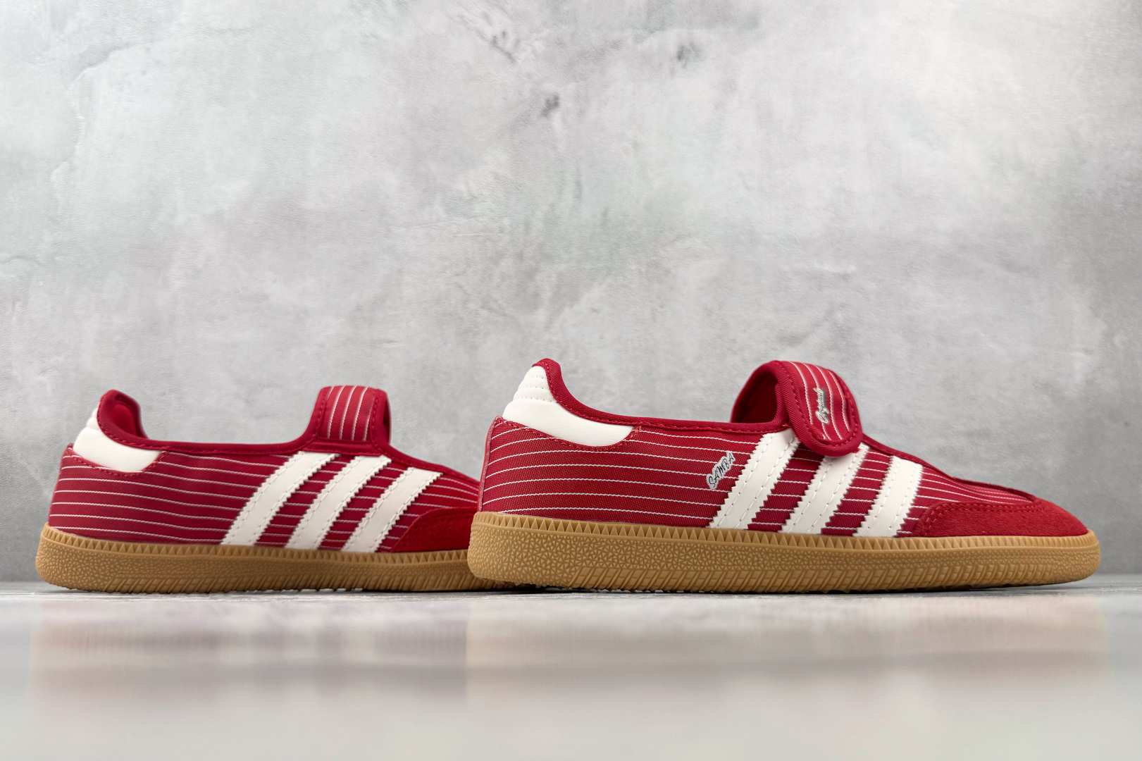 R版 出口订单 adidas originals Samba Jane 胜利红 货号:KH7833 尺码:35.5 R版 出口订单 adidas originals Samba Jane 胜利红 货号:KH7833 尺码:35.5