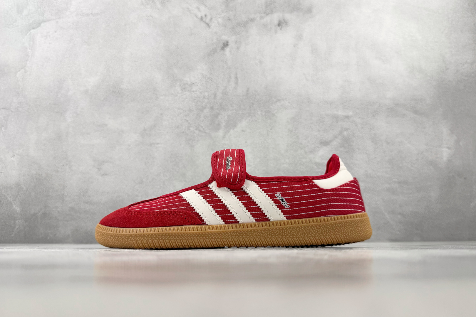 R版  出口订单   adidas originals Samba Jane 胜利红 货号：KH7833 尺码：35.5