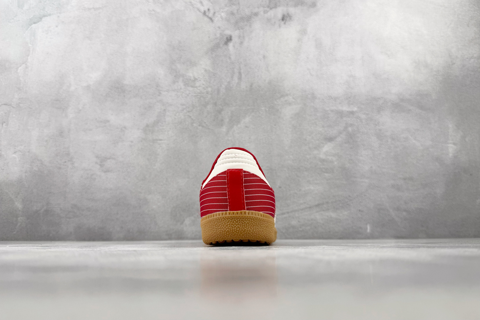R版 出口订单 adidas originals Samba Jane 胜利红 货号:KH7833 尺码:35.5 R版 出口订单 adidas originals Samba Jane 胜利红 货号:KH7833 尺码:35.5