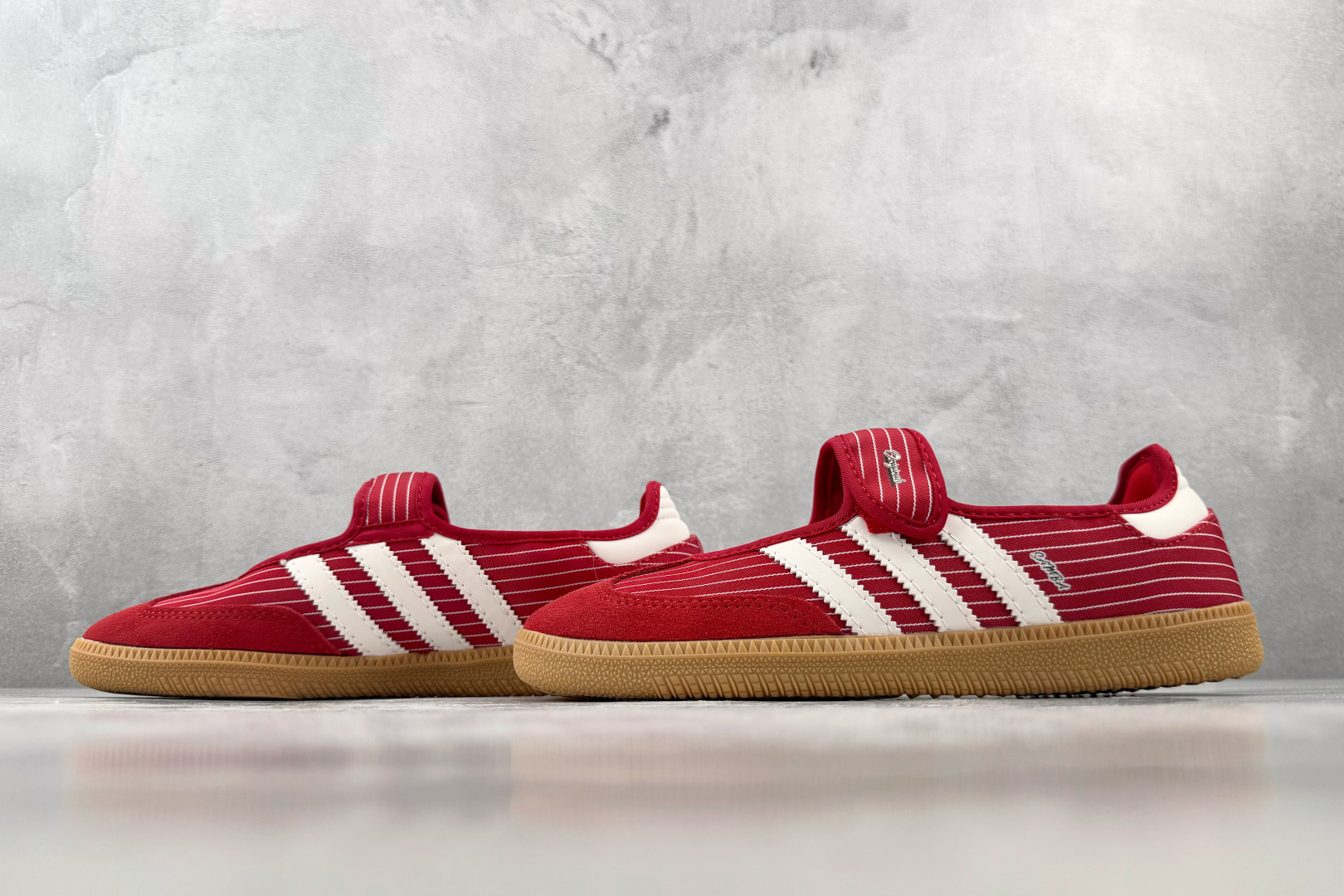 R版 出口订单 adidas originals Samba Jane 胜利红 货号:KH7833 尺码:35.5 R版 出口订单 adidas originals Samba Jane 胜利红 货号:KH7833 尺码:35.5