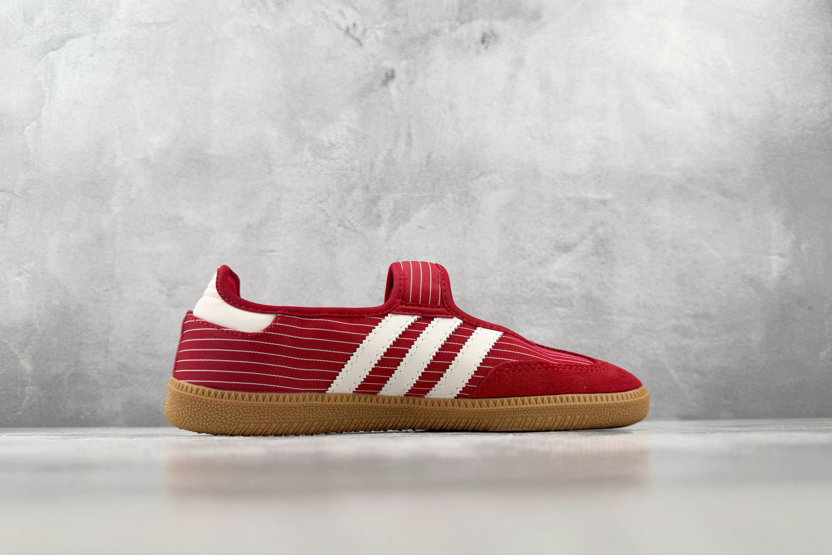 R版 出口订单 adidas originals Samba Jane 胜利红 货号:KH7833 尺码:35.5 R版 出口订单 adidas originals Samba Jane 胜利红 货号:KH7833 尺码:35.5