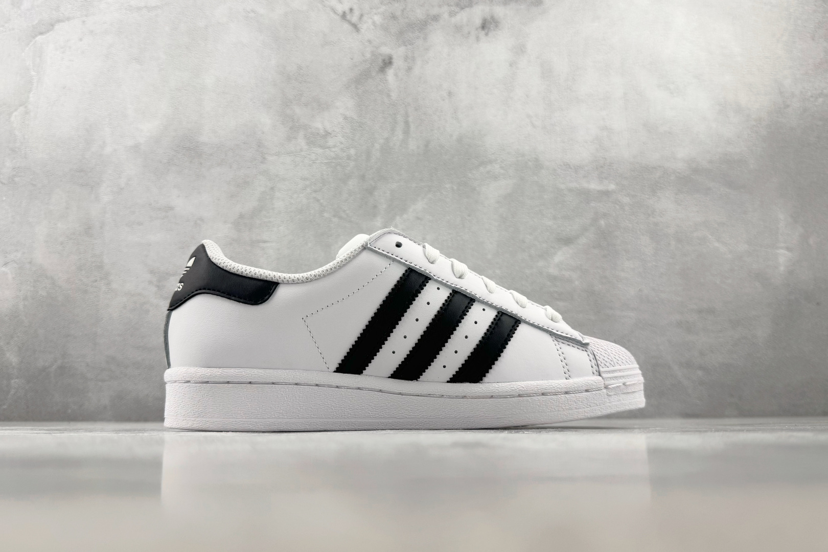 GOD神版 完美还原 正确版本 adidas originals SUPERSTAR 白黑 货号:EG4958 尺码:3 GOD神版 完美还原 正确版本 adidas originals SUPERSTAR 白黑 货号:EG4958 尺码:3