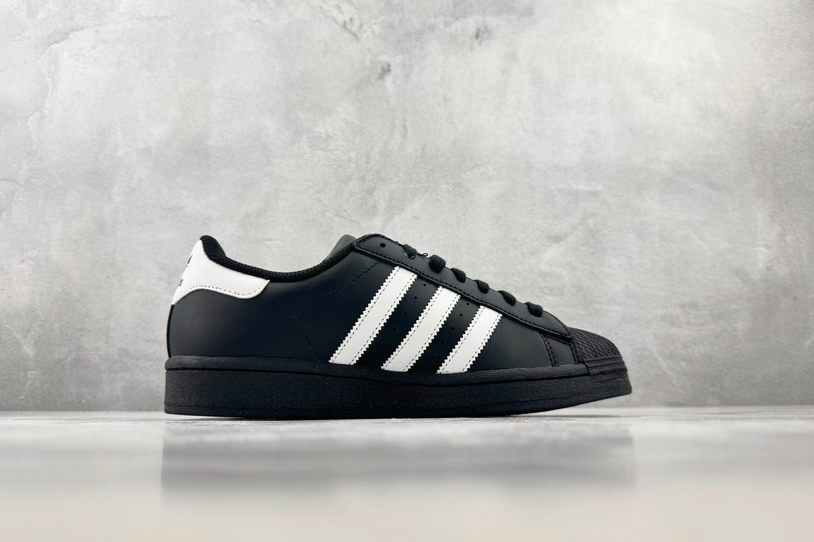 GOD神版 完美还原 正确版本 adidas originals SUPERSTAR 黑白 货号：EG4959 尺码：3