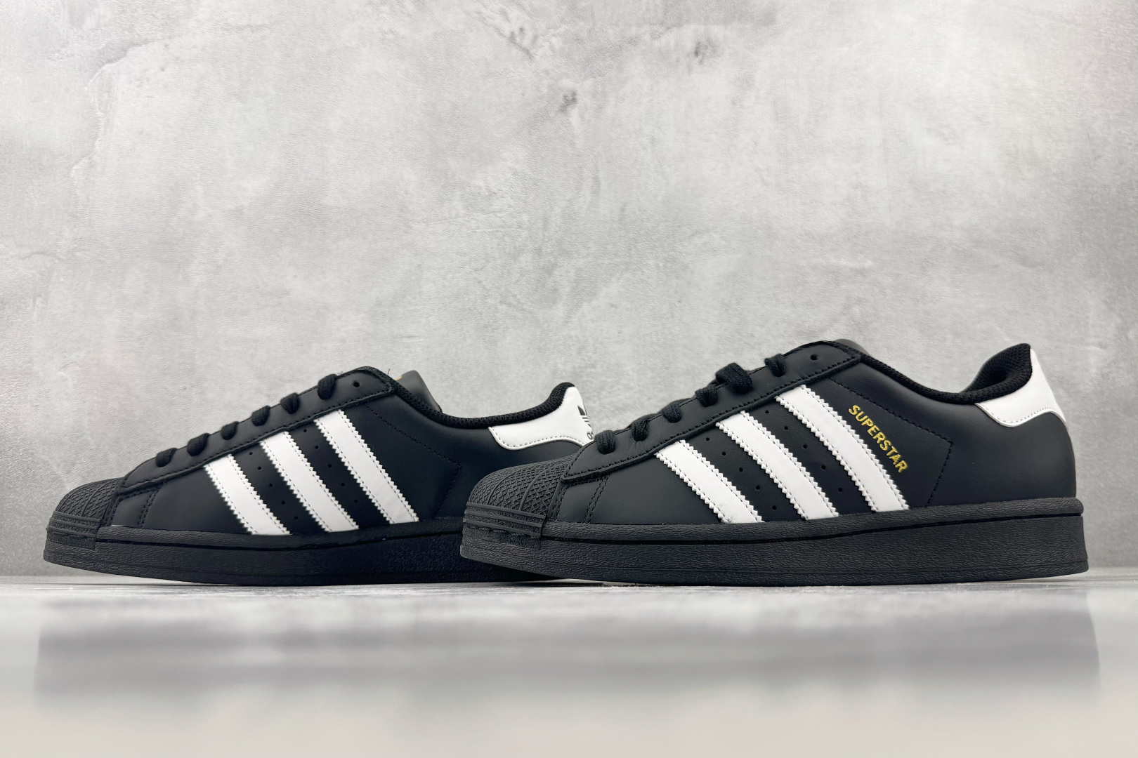 GOD神版 完美还原 正确版本 adidas originals SUPERSTAR 黑白 货号：EG4959 尺码：3