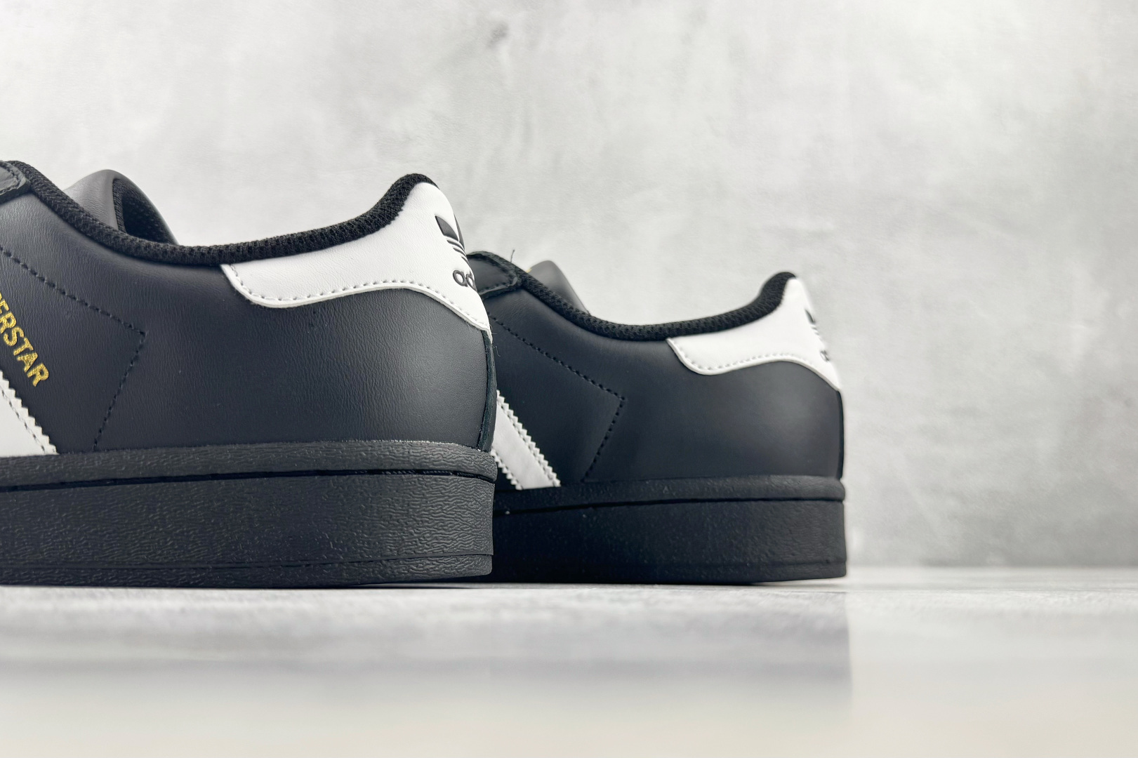 GOD神版 完美还原 正确版本 adidas originals SUPERSTAR 黑白 货号：EG4959 尺码：3